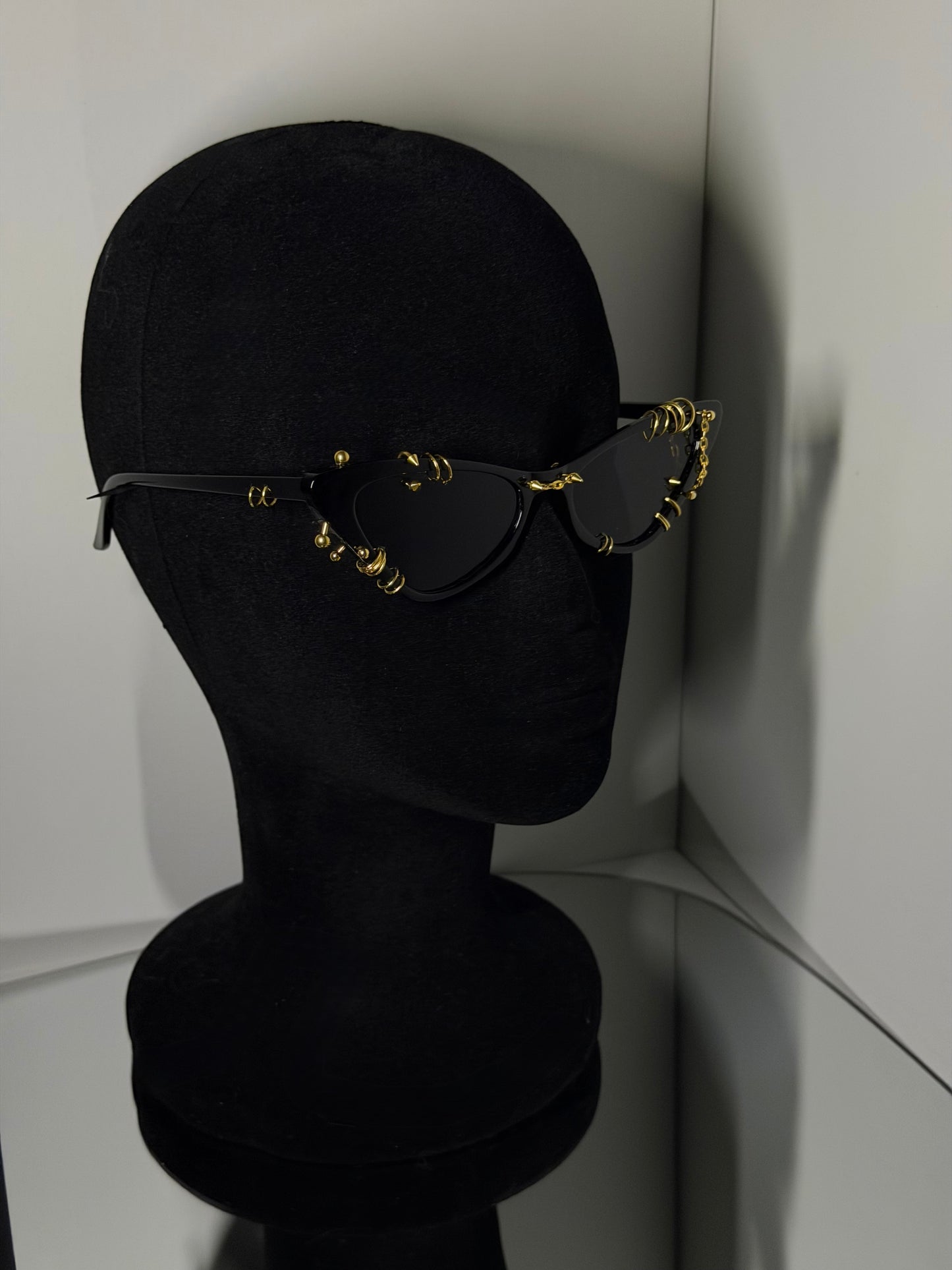 PIERCED OUT GOLD