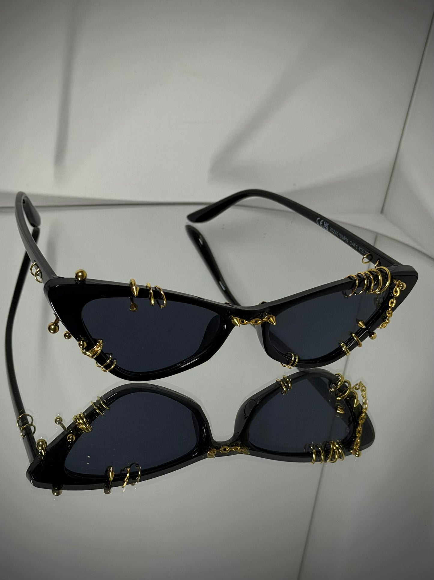 PIERCED OUT GOLD