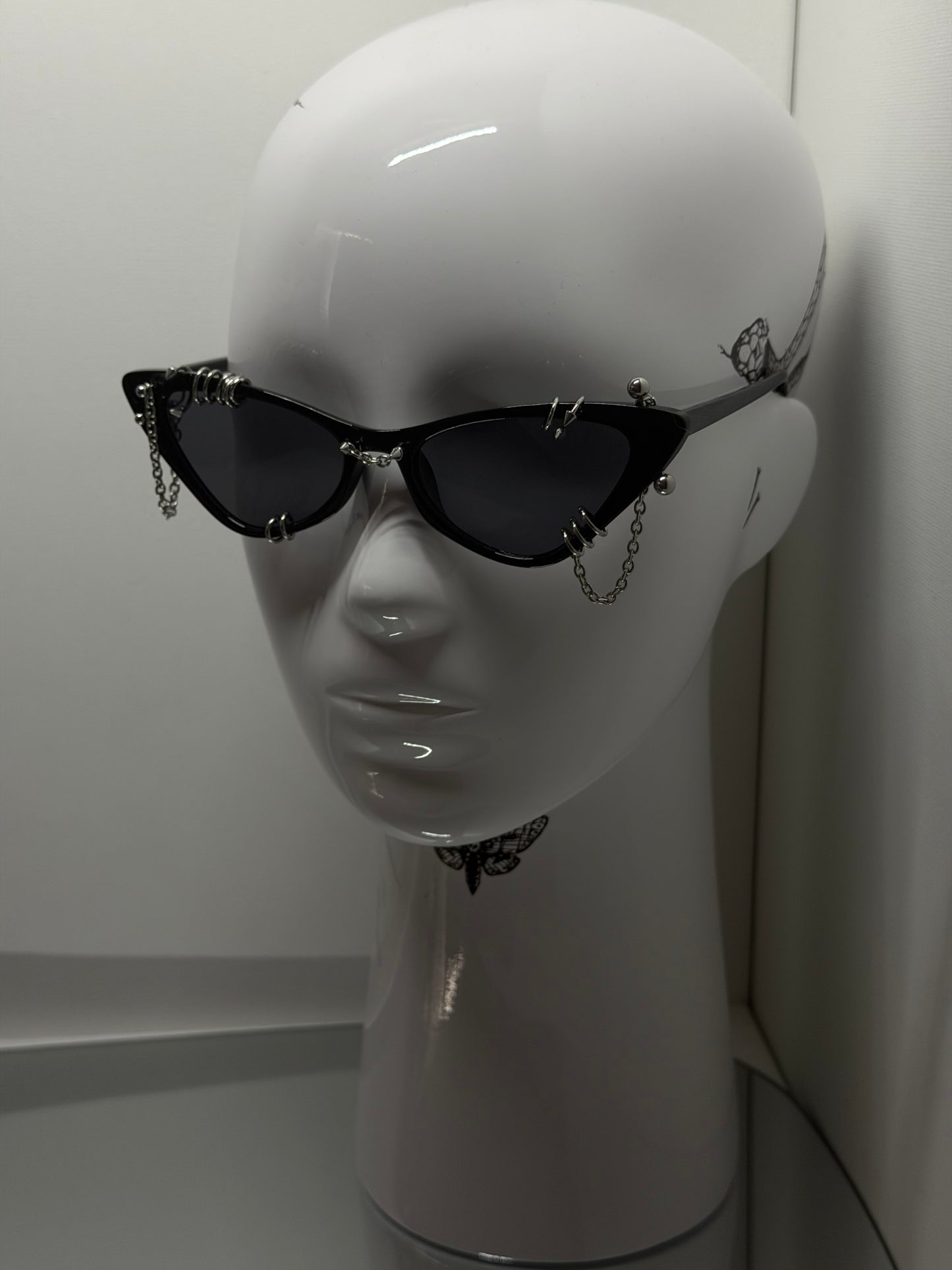PIERCED OUT CATEYE