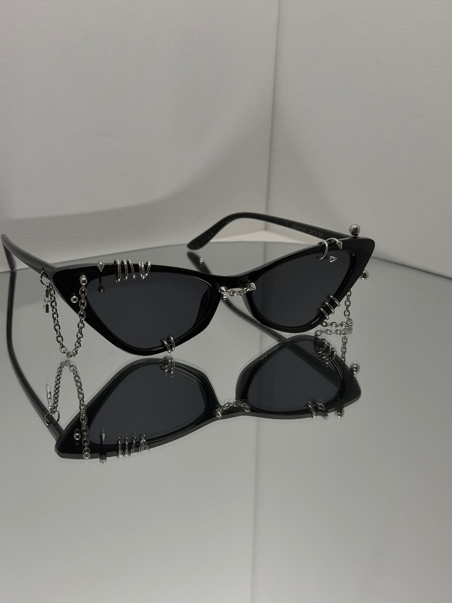 PIERCED OUT CATEYE