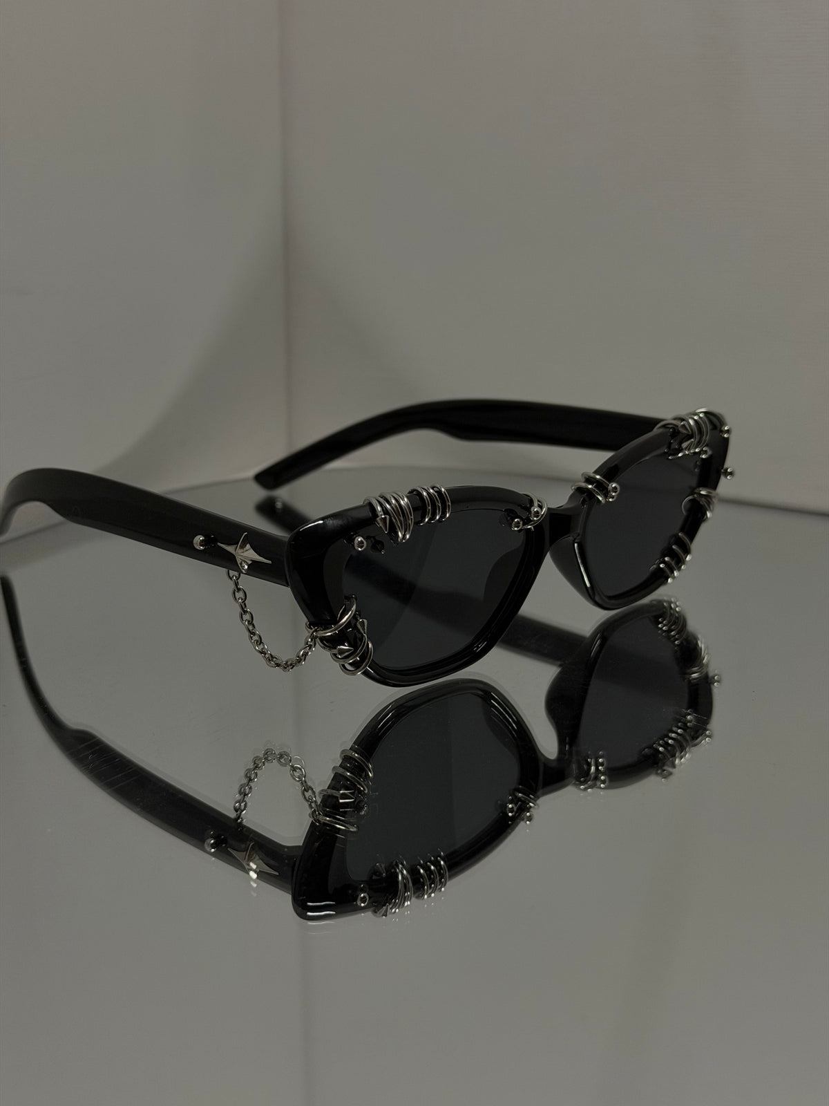 PIERCED OUT CATEYE