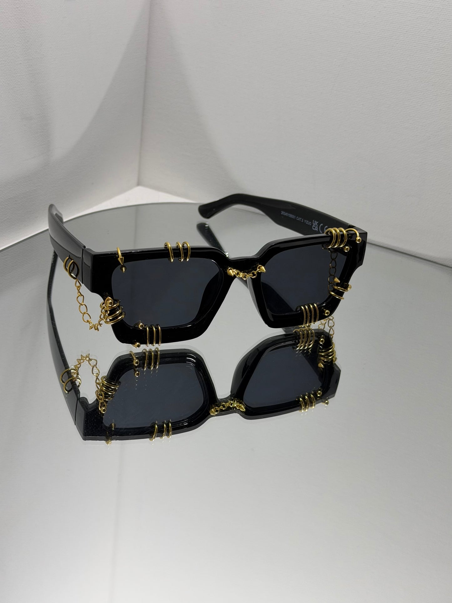 PIERCED OUT GOLD