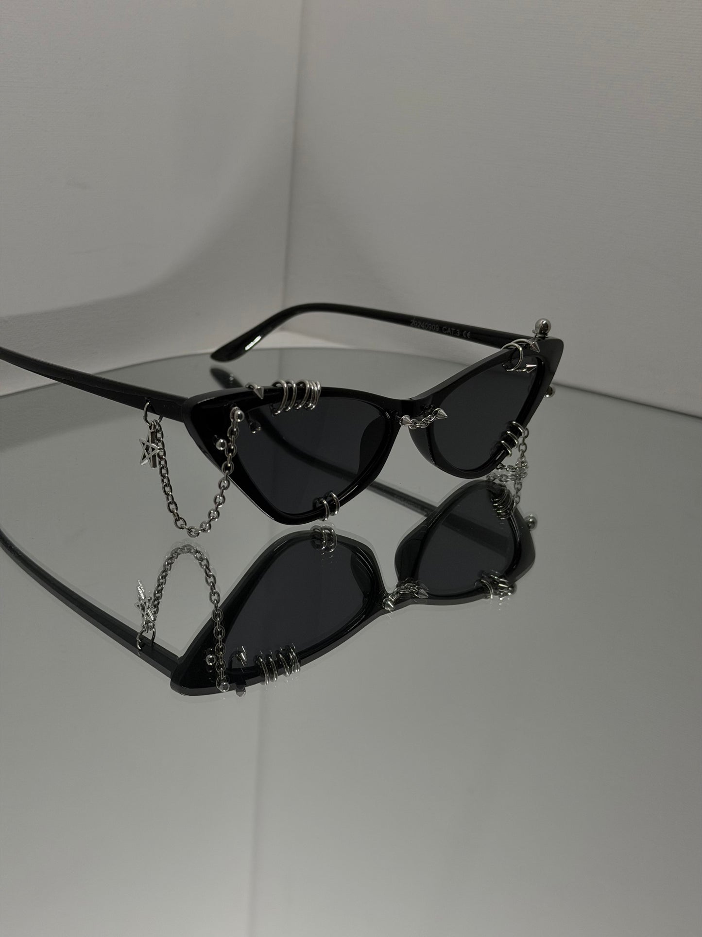 PIERCED OUT CATEYE
