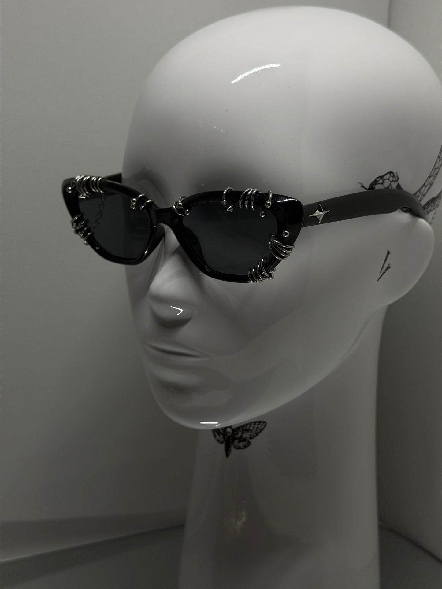 PIERCED OUT CATEYE