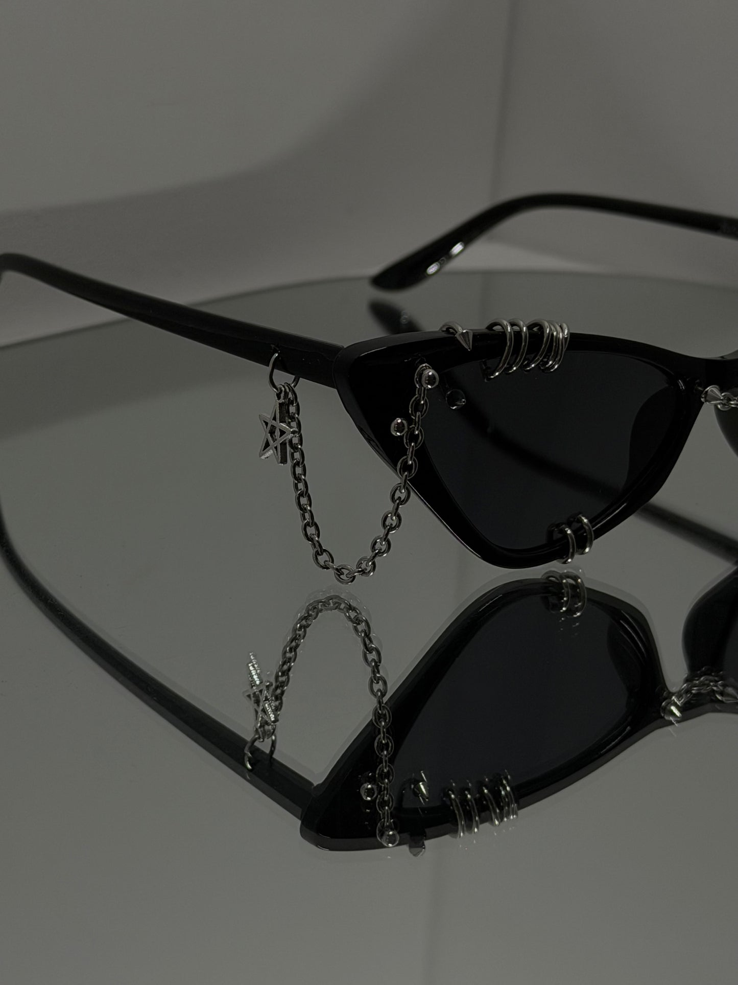PIERCED OUT CATEYE