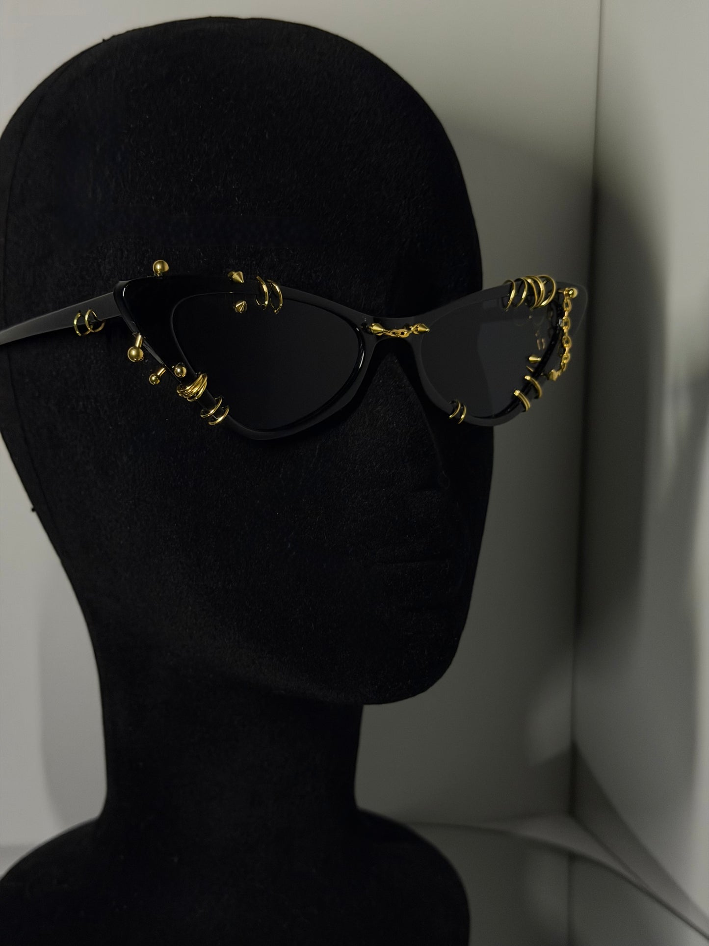 PIERCED OUT GOLD