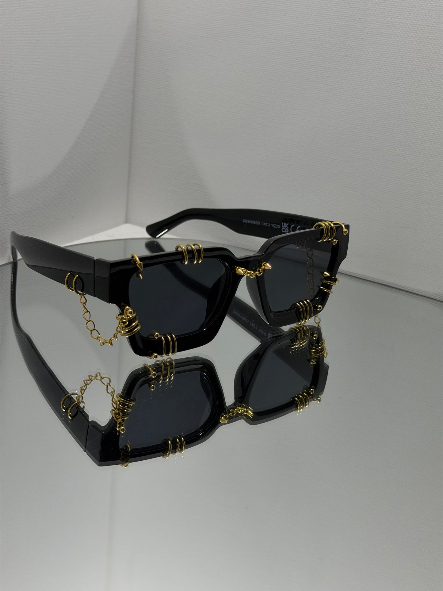 PIERCED OUT GOLD
