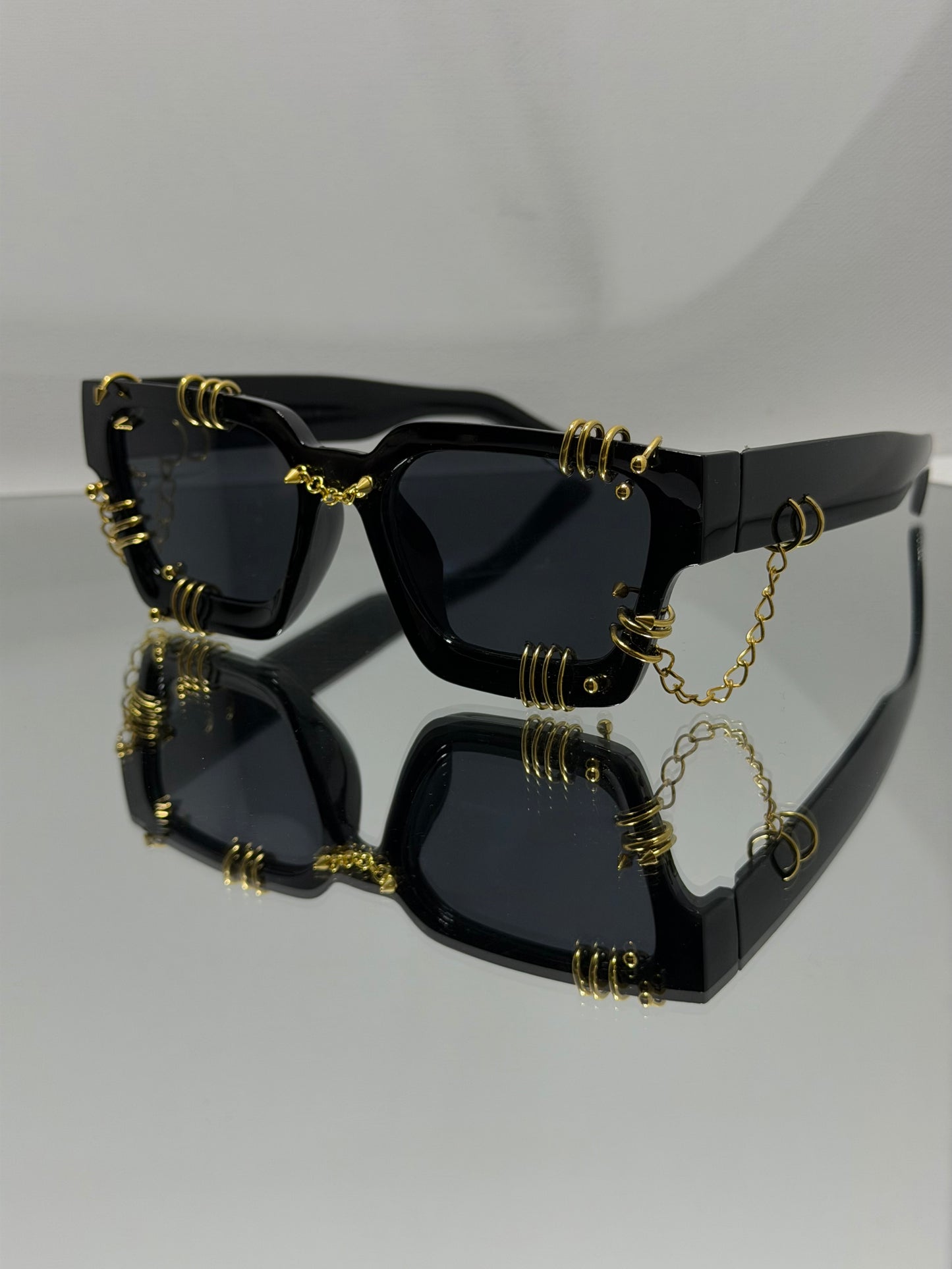 PIERCED OUT GOLD