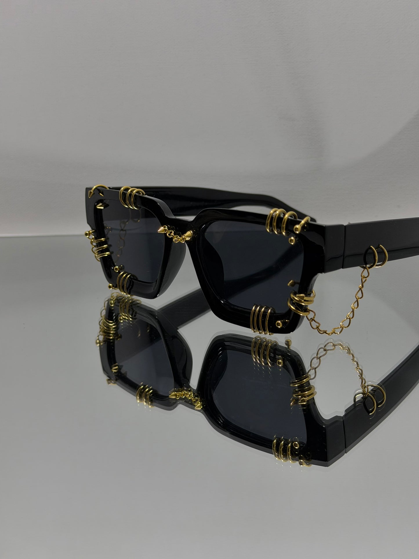 PIERCED OUT GOLD